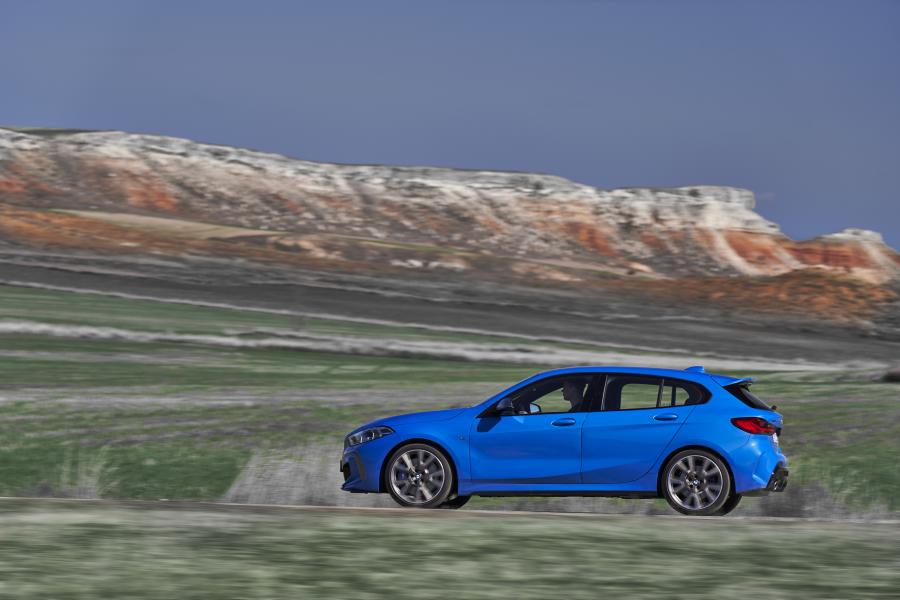  BMW M135i xDrive (F40) 2019 года  (WW) (фото 9 из 189)